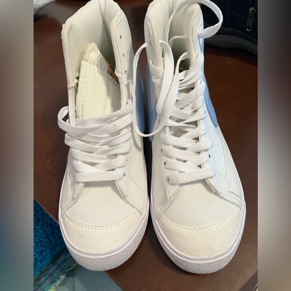 Nike Indigo Sneakers - Picture 1 of 3